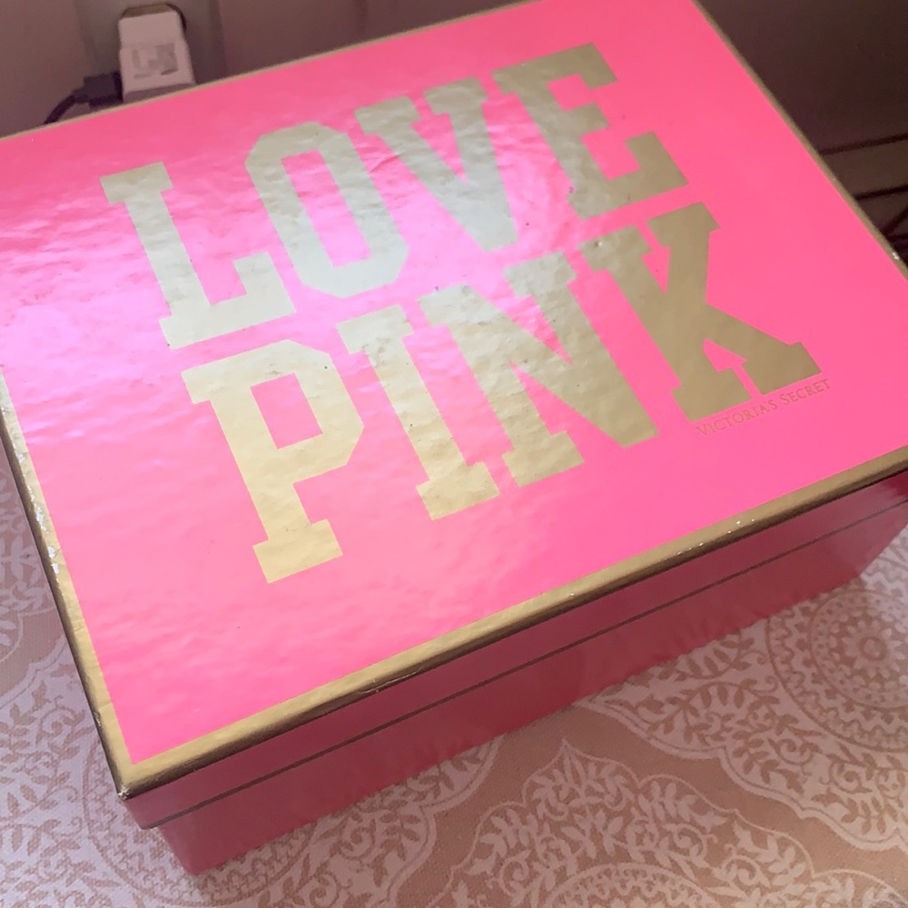 Victoria’s Secret PINK Special Edition Box